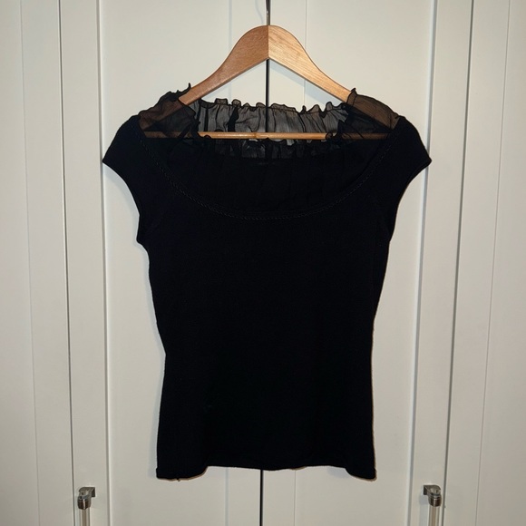 Elie Tahari shear off the shoulder black tee Size S - Picture 7 of 8